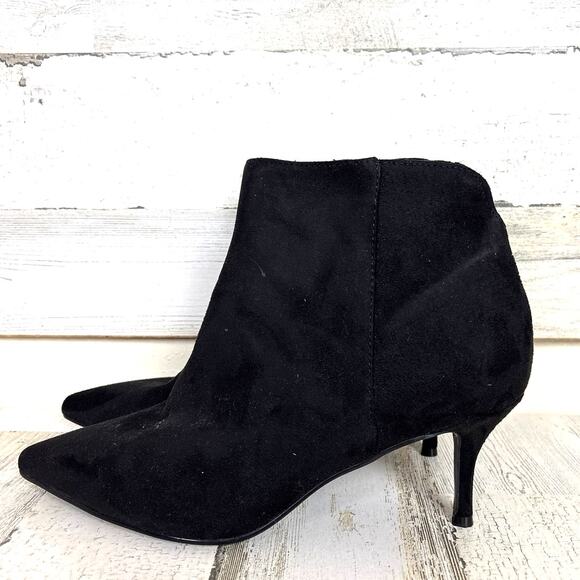Charles by Charles David Women’s 8 Black Faux Suede Ankle Boots Kitten Heel New - Picture 2 of 10